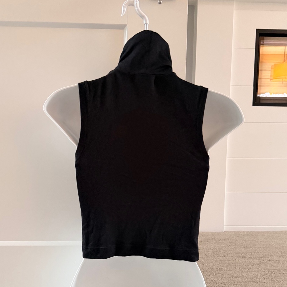 ETERNE Chic Harlow Cropped Black Sleeveless Turtleneck Top Sz S NWT $145!! - Picture 4 of 4